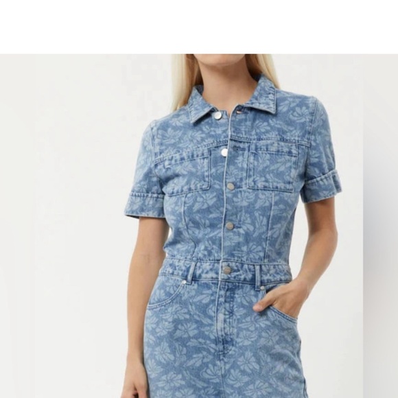 AFENDS Zuri New Denim Jumpsuit In Vintage Floral Pront
$127 $159 Size: L | - Picture 6 of 9